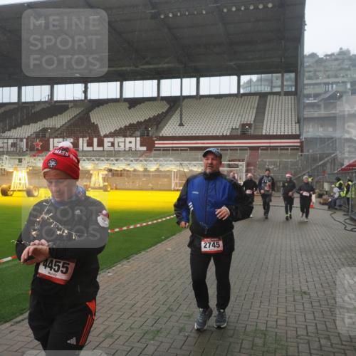 07.12.2025 - St. Pauli X-Mass-Run No. 15 Fabian Wolf http://msf.ph/oto/9393122 07.12.2025 10:15:42 Ziel 2641, 2645, 2652, 2658, 2659, 2745, 3053, 4455 meine-sportfotos.de
