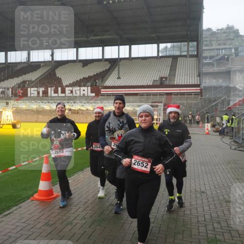 07.12.2025 - St. Pauli X-Mass-Run No. 15 Fabian Wolf http://msf.ph/oto/9393134 07.12.2025 10:15:47 Ziel 2641, 2645, 2652, 2658, 2659, 2745, 4455 meine-sportfotos.de