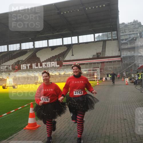 07.12.2025 - St. Pauli X-Mass-Run No. 15 Fabian Wolf http://msf.ph/oto/9393159 07.12.2025 10:16:23 Ziel 394, 1328, 2743 meine-sportfotos.de