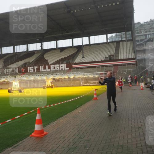 07.12.2025 - St. Pauli X-Mass-Run No. 15 Fabian Wolf http://msf.ph/oto/9393161 07.12.2025 10:16:28 Ziel 394, 1328, 2743, 4362, 4510 meine-sportfotos.de