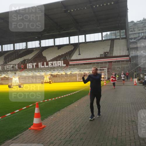 07.12.2025 - St. Pauli X-Mass-Run No. 15 Fabian Wolf http://msf.ph/oto/9393164 07.12.2025 10:16:28 Ziel 394, 1328, 2743, 4362, 4510 meine-sportfotos.de