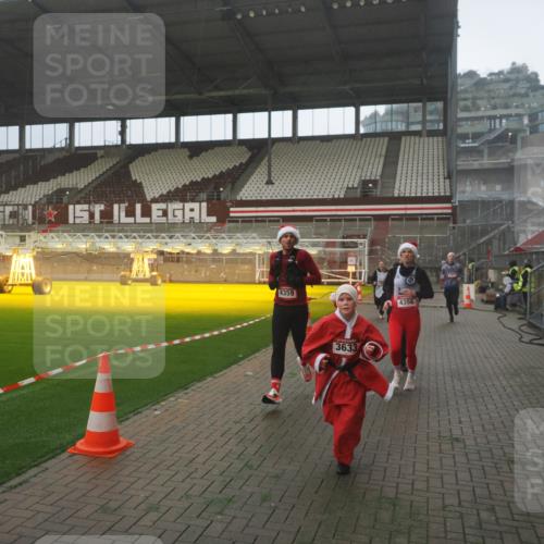 07.12.2025 - St. Pauli X-Mass-Run No. 15 Fabian Wolf http://msf.ph/oto/9393206 07.12.2025 10:16:49 Ziel 1620, 1989, 1997, 2185, 2266, 3633, 4356, 4359, 4363, 4769 meine-sportfotos.de