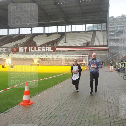 07.12.2025 - St. Pauli X-Mass-Run No. 15 Fabian Wolf http://msf.ph/oto/9393220 07.12.2025 10:16:52 Ziel 1620, 1989, 1997, 3633, 4356, 4359, 4769 meine-sportfotos.de