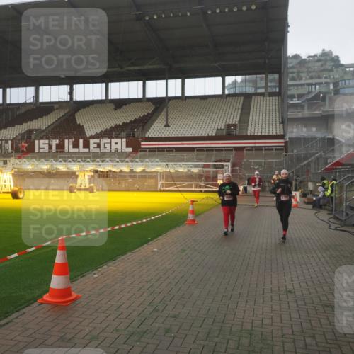 07.12.2025 - St. Pauli X-Mass-Run No. 15 Fabian Wolf http://msf.ph/oto/9393242 07.12.2025 10:17:02 Ziel 1620, 1762, 1989, 1997, 2694, 3229, 3633, 3987, 4356, 4359, 4769 meine-sportfotos.de