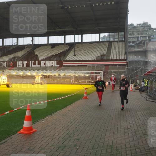 07.12.2025 - St. Pauli X-Mass-Run No. 15 Fabian Wolf http://msf.ph/oto/9393244 07.12.2025 10:17:02 Ziel 1620, 1762, 1989, 1997, 2694, 3229, 3633, 3987, 4356, 4359, 4769 meine-sportfotos.de