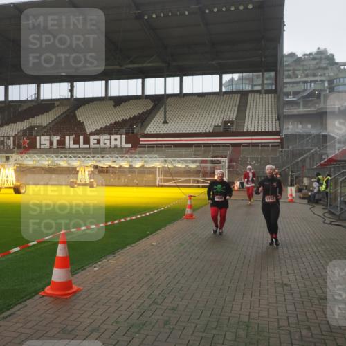 07.12.2025 - St. Pauli X-Mass-Run No. 15 Fabian Wolf http://msf.ph/oto/9393245 07.12.2025 10:17:02 Ziel 1620, 1762, 1989, 1997, 2694, 3229, 3633, 3987, 4356, 4359, 4769 meine-sportfotos.de