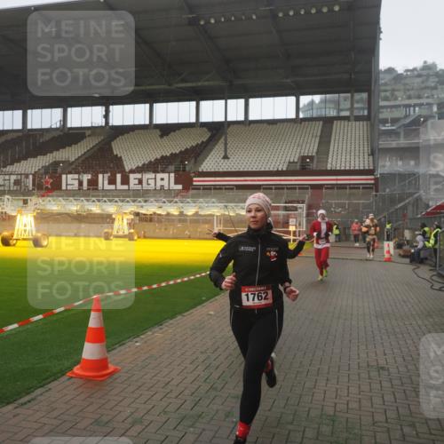07.12.2025 - St. Pauli X-Mass-Run No. 15 Fabian Wolf http://msf.ph/oto/9393253 07.12.2025 10:17:04 Ziel 1620, 1762, 1989, 1997, 2694, 3229, 3987, 4356, 4359 meine-sportfotos.de