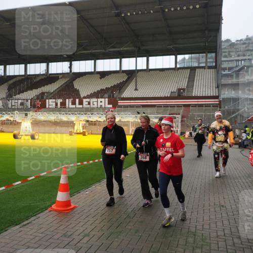 07.12.2025 - St. Pauli X-Mass-Run No. 15 Fabian Wolf http://msf.ph/oto/9393277 07.12.2025 10:17:21 Ziel 257, 268, 2688, 3229, 3522, 3874, 4114, 4339, 4764 meine-sportfotos.de
