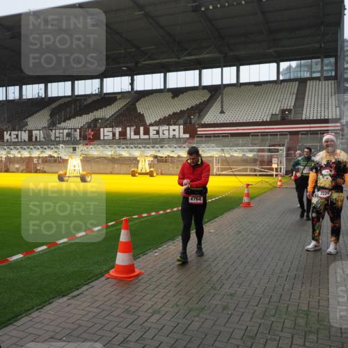 07.12.2025 - St. Pauli X-Mass-Run No. 15 Fabian Wolf http://msf.ph/oto/9393283 07.12.2025 10:17:24 Ziel 257, 268, 2688, 2725, 3522, 3874, 4114, 4339, 4764 meine-sportfotos.de