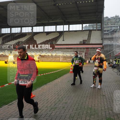 07.12.2025 - St. Pauli X-Mass-Run No. 15 Fabian Wolf http://msf.ph/oto/9393288 07.12.2025 10:17:27 Ziel 257, 268, 2688, 2725, 2952, 3874, 4114, 4339, 4764 meine-sportfotos.de