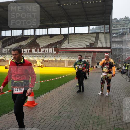 07.12.2025 - St. Pauli X-Mass-Run No. 15 Fabian Wolf http://msf.ph/oto/9393289 07.12.2025 10:17:27 Ziel 257, 268, 2688, 2725, 2952, 3874, 4114, 4339, 4764 meine-sportfotos.de
