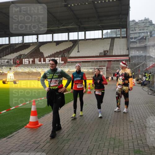 07.12.2025 - St. Pauli X-Mass-Run No. 15 Fabian Wolf http://msf.ph/oto/9393292 07.12.2025 10:17:29 Ziel 257, 268, 2688, 2725, 2952, 4114, 4339, 4764 meine-sportfotos.de