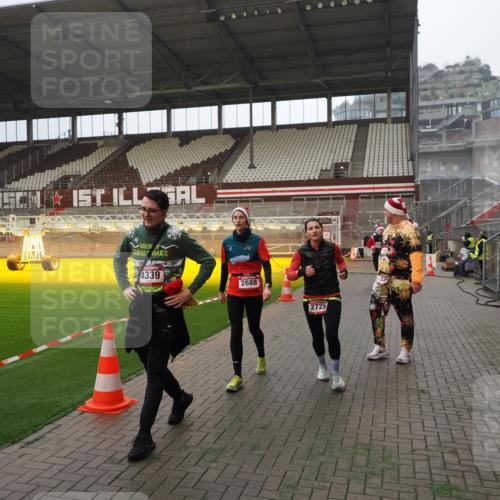 07.12.2025 - St. Pauli X-Mass-Run No. 15 Fabian Wolf http://msf.ph/oto/9393293 07.12.2025 10:17:30 Ziel 257, 268, 1161, 2688, 2725, 2952, 4114, 4127, 4339, 4764 meine-sportfotos.de