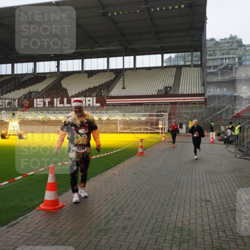 07.12.2025 - St. Pauli X-Mass-Run No. 15 Fabian Wolf http://msf.ph/oto/9393340 07.12.2025 10:17:43 Ziel 1161, 1162, 1963, 2663, 2725, 2952, 3804, 4127 meine-sportfotos.de