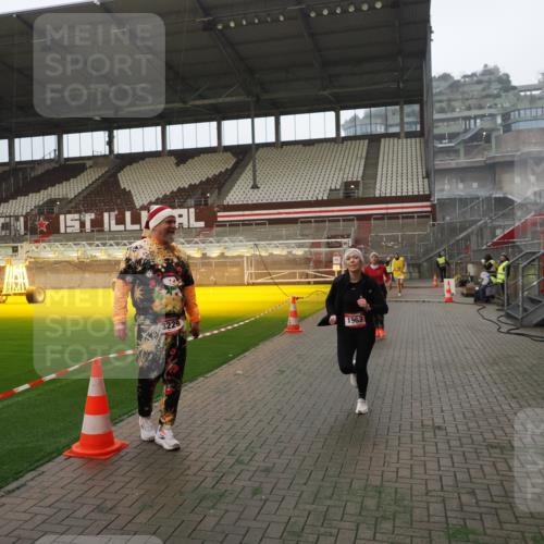 07.12.2025 - St. Pauli X-Mass-Run No. 15 Fabian Wolf http://msf.ph/oto/9393345 07.12.2025 10:17:45 Ziel 1161, 1162, 1963, 2663, 2952, 3804, 4127, 4227 meine-sportfotos.de