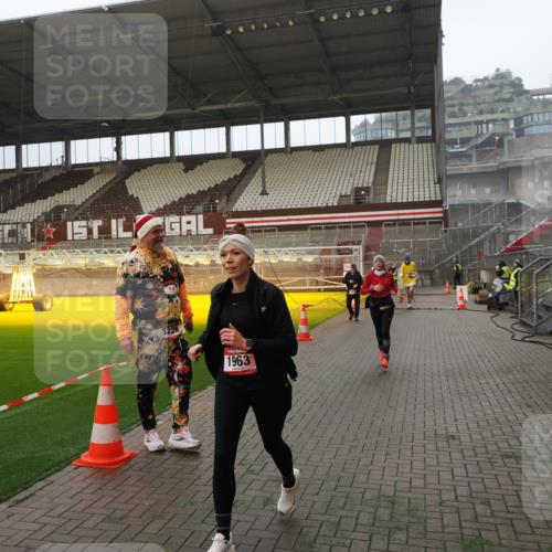 07.12.2025 - St. Pauli X-Mass-Run No. 15 Fabian Wolf http://msf.ph/oto/9393349 07.12.2025 10:17:46 Ziel 1161, 1162, 1963, 2663, 2952, 3804, 4127, 4227 meine-sportfotos.de