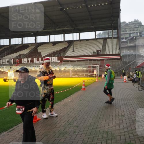 07.12.2025 - St. Pauli X-Mass-Run No. 15 Fabian Wolf http://msf.ph/oto/9393375 07.12.2025 10:17:56 Ziel 1963, 2663, 3804, 4227 meine-sportfotos.de