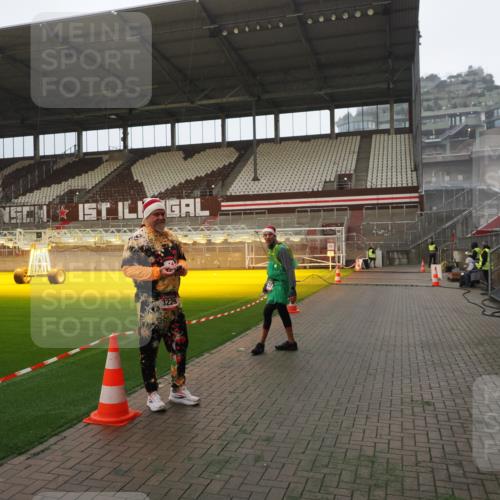 07.12.2025 - St. Pauli X-Mass-Run No. 15 Fabian Wolf http://msf.ph/oto/9393378 07.12.2025 10:17:58 Ziel 1963, 2663, 3804, 4227 meine-sportfotos.de