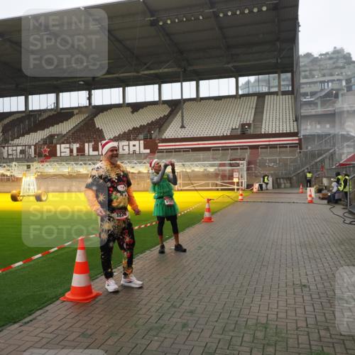 07.12.2025 - St. Pauli X-Mass-Run No. 15 Fabian Wolf http://msf.ph/oto/9393387 07.12.2025 10:18:00 Ziel 1963, 2663, 3804, 4227 meine-sportfotos.de