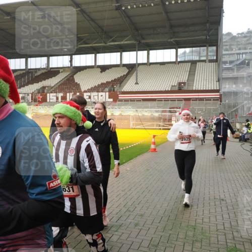 07.12.2025 - St. Pauli X-Mass-Run No. 15 Fabian Wolf http://msf.ph/oto/9393458 07.12.2025 10:18:40 Ziel 243, 264, 269, 721, 1034, 1607, 1671, 2631, 2925, 3520, 3862, 4521, 4522, 4524, 4540, 4547 meine-sportfotos.de