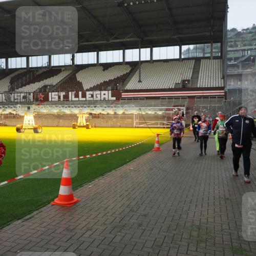 07.12.2025 - St. Pauli X-Mass-Run No. 15 Fabian Wolf http://msf.ph/oto/9393469 07.12.2025 10:18:43 Ziel 243, 264, 269, 721, 1034, 1607, 1671, 2152, 2631, 2925, 3520, 3862, 4521, 4522, 4524, 4547 meine-sportfotos.de