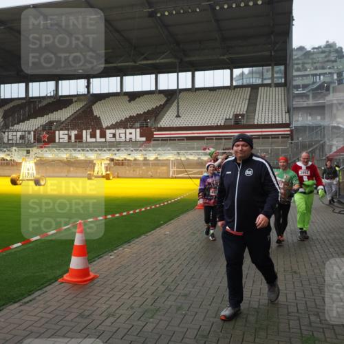 07.12.2025 - St. Pauli X-Mass-Run No. 15 Fabian Wolf http://msf.ph/oto/9393480 07.12.2025 10:18:46 Ziel 243, 721, 1034, 1607, 1671, 2152, 2631, 2925, 3862, 4521, 4522, 4524, 4547 meine-sportfotos.de