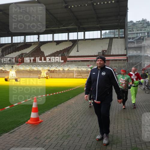 07.12.2025 - St. Pauli X-Mass-Run No. 15 Fabian Wolf http://msf.ph/oto/9393481 07.12.2025 10:18:46 Ziel 243, 721, 1034, 1607, 1671, 2152, 2631, 2925, 3862, 4521, 4522, 4524, 4547 meine-sportfotos.de