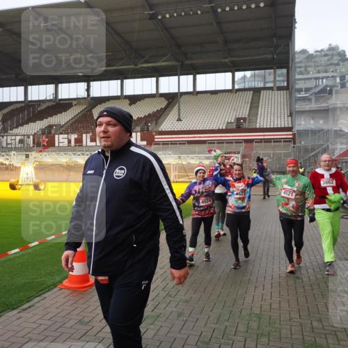 07.12.2025 - St. Pauli X-Mass-Run No. 15 Fabian Wolf http://msf.ph/oto/9393486 07.12.2025 10:18:47 Ziel 243, 721, 1034, 1607, 1671, 2152, 2631, 2925, 3862, 4521, 4522, 4524, 4547 meine-sportfotos.de
