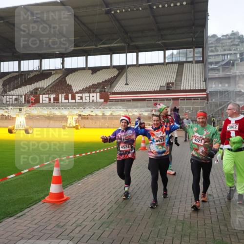 07.12.2025 - St. Pauli X-Mass-Run No. 15 Fabian Wolf http://msf.ph/oto/9393490 07.12.2025 10:18:48 Ziel 721, 1034, 1607, 1671, 2152, 2631, 2925, 3862, 4521, 4522, 4524, 4547 meine-sportfotos.de