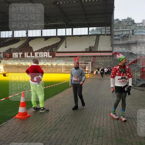 07.12.2025 - St. Pauli X-Mass-Run No. 15 Fabian Wolf http://msf.ph/oto/9393517 07.12.2025 10:18:56 Ziel 721, 1034, 2152, 3862, 3975, 3976, 4331, 4521, 4522, 4524, 4547 meine-sportfotos.de