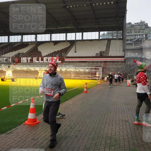 07.12.2025 - St. Pauli X-Mass-Run No. 15 Fabian Wolf http://msf.ph/oto/9393518 07.12.2025 10:18:57 Ziel 721, 1034, 2152, 3862, 3975, 3976, 4331, 4498, 4521, 4522, 4547 meine-sportfotos.de