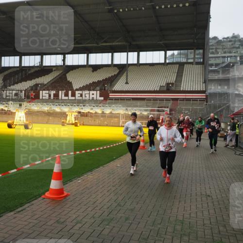 07.12.2025 - St. Pauli X-Mass-Run No. 15 Fabian Wolf http://msf.ph/oto/9393522 07.12.2025 10:19:02 Ziel 2152, 3455, 3724, 3975, 3976, 4330, 4331, 4436, 4437, 4438, 4473, 4475, 4498 meine-sportfotos.de