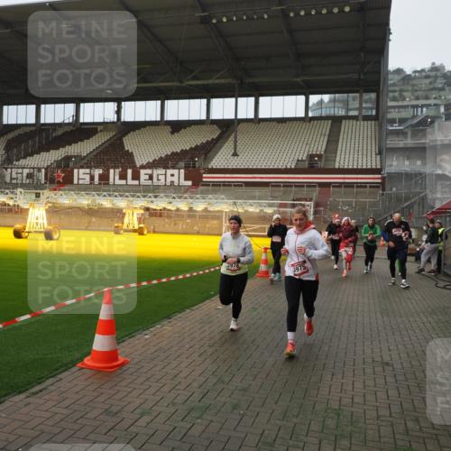 07.12.2025 - St. Pauli X-Mass-Run No. 15 Fabian Wolf http://msf.ph/oto/9393523 07.12.2025 10:19:02 Ziel 2152, 3455, 3724, 3975, 3976, 4330, 4331, 4436, 4437, 4438, 4473, 4475, 4498 meine-sportfotos.de