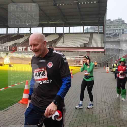 07.12.2025 - St. Pauli X-Mass-Run No. 15 Fabian Wolf http://msf.ph/oto/9393549 07.12.2025 10:19:10 Ziel 3455, 3724, 3975, 3976, 4330, 4331, 4436, 4437, 4438, 4473, 4475, 4498 meine-sportfotos.de