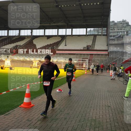 07.12.2025 - St. Pauli X-Mass-Run No. 15 Fabian Wolf http://msf.ph/oto/9393574 07.12.2025 10:19:23 Ziel 3011, 3013, 3695, 4038, 4115, 4466 meine-sportfotos.de