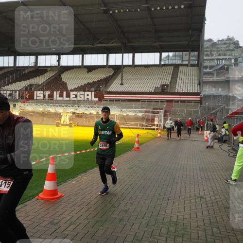 07.12.2025 - St. Pauli X-Mass-Run No. 15 Fabian Wolf http://msf.ph/oto/9393577 07.12.2025 10:19:23 Ziel 3011, 3013, 3695, 4038, 4115, 4466 meine-sportfotos.de