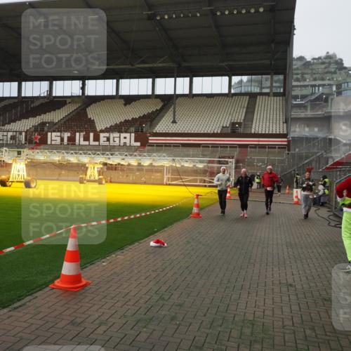 07.12.2025 - St. Pauli X-Mass-Run No. 15 Fabian Wolf http://msf.ph/oto/9393587 07.12.2025 10:19:26 Ziel 3011, 3013, 3695, 4038, 4115, 4466 meine-sportfotos.de