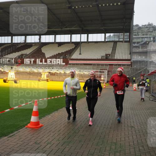 07.12.2025 - St. Pauli X-Mass-Run No. 15 Fabian Wolf http://msf.ph/oto/9393603 07.12.2025 10:19:30 Ziel 658, 2750, 3011, 3013, 3695, 4038, 4115, 4466 meine-sportfotos.de