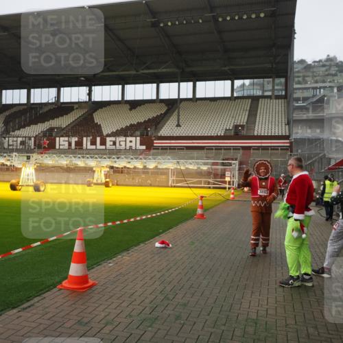 07.12.2025 - St. Pauli X-Mass-Run No. 15 Fabian Wolf http://msf.ph/oto/9393640 07.12.2025 10:19:58 Ziel 2238, 3846, 3871, 3893 meine-sportfotos.de