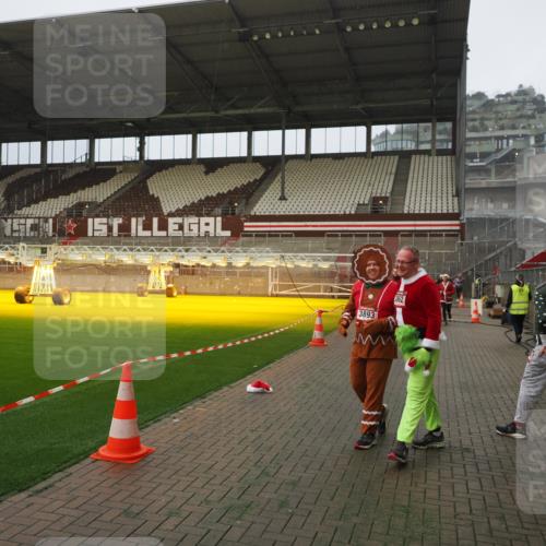 07.12.2025 - St. Pauli X-Mass-Run No. 15 Fabian Wolf http://msf.ph/oto/9393649 07.12.2025 10:20:00 Ziel 1364, 1903, 2238, 2751, 3846, 3871, 3893 meine-sportfotos.de