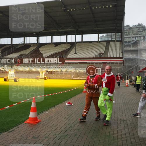 07.12.2025 - St. Pauli X-Mass-Run No. 15 Fabian Wolf http://msf.ph/oto/9393651 07.12.2025 10:20:00 Ziel 1364, 1903, 2238, 2751, 3846, 3871, 3893 meine-sportfotos.de