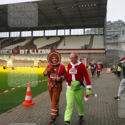 07.12.2025 - St. Pauli X-Mass-Run No. 15 Fabian Wolf http://msf.ph/oto/9393659 07.12.2025 10:20:02 Ziel 1364, 1553, 1903, 2238, 2751, 3846, 3871, 3893 meine-sportfotos.de