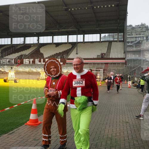 07.12.2025 - St. Pauli X-Mass-Run No. 15 Fabian Wolf http://msf.ph/oto/9393661 07.12.2025 10:20:02 Ziel 1364, 1553, 1903, 2238, 2751, 3846, 3871, 3893 meine-sportfotos.de