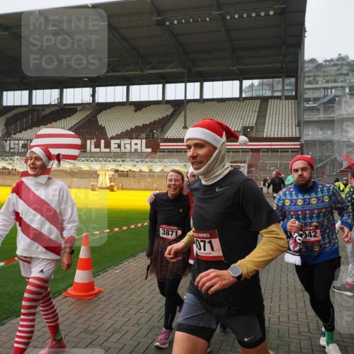 07.12.2025 - St. Pauli X-Mass-Run No. 15 Fabian Wolf http://msf.ph/oto/9393688 07.12.2025 10:20:11 Ziel 459, 1364, 1553, 1903, 2238, 2751, 2855, 3846, 3871, 4042, 4071, 4503 meine-sportfotos.de