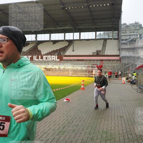 07.12.2025 - St. Pauli X-Mass-Run No. 15 Fabian Wolf http://msf.ph/oto/9393709 07.12.2025 10:20:16 Ziel 459, 1364, 1553, 1903, 2238, 2751, 2855, 3846, 3871, 4042, 4071, 4503, 4523 meine-sportfotos.de