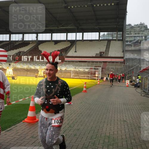 07.12.2025 - St. Pauli X-Mass-Run No. 15 Fabian Wolf http://msf.ph/oto/9393712 07.12.2025 10:20:18 Ziel 459, 1364, 1553, 1903, 2751, 2855, 3871, 4042, 4071, 4116, 4503, 4523 meine-sportfotos.de