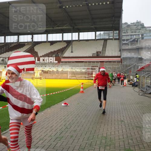 07.12.2025 - St. Pauli X-Mass-Run No. 15 Fabian Wolf http://msf.ph/oto/9393723 07.12.2025 10:20:22 Ziel 447, 452, 459, 461, 478, 1553, 2187, 2855, 3473, 3832, 4042, 4071, 4116, 4503, 4523 meine-sportfotos.de