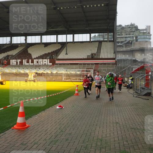 07.12.2025 - St. Pauli X-Mass-Run No. 15 Fabian Wolf http://msf.ph/oto/9393732 07.12.2025 10:20:26 Ziel 447, 452, 459, 461, 478, 2187, 2855, 3473, 3832, 4116, 4503, 4523 meine-sportfotos.de