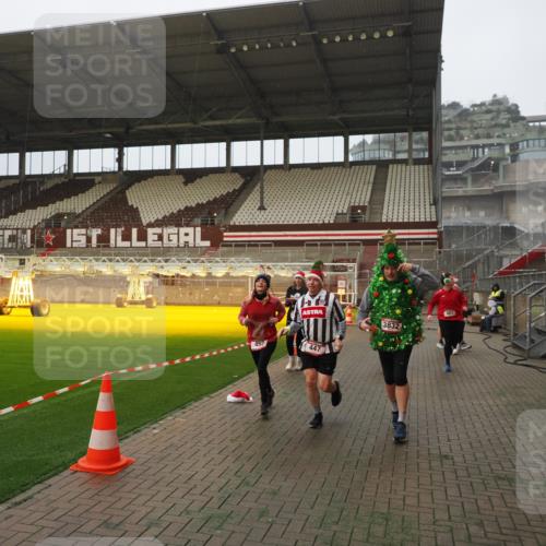 07.12.2025 - St. Pauli X-Mass-Run No. 15 Fabian Wolf http://msf.ph/oto/9393738 07.12.2025 10:20:27 Ziel 447, 452, 461, 478, 2187, 2855, 3473, 3832, 4116, 4490, 4503, 4523 meine-sportfotos.de