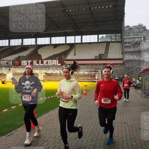 07.12.2025 - St. Pauli X-Mass-Run No. 15 Fabian Wolf http://msf.ph/oto/9393749 07.12.2025 10:20:30 Ziel 447, 452, 461, 478, 2187, 3473, 3832, 4116, 4490, 4523 meine-sportfotos.de